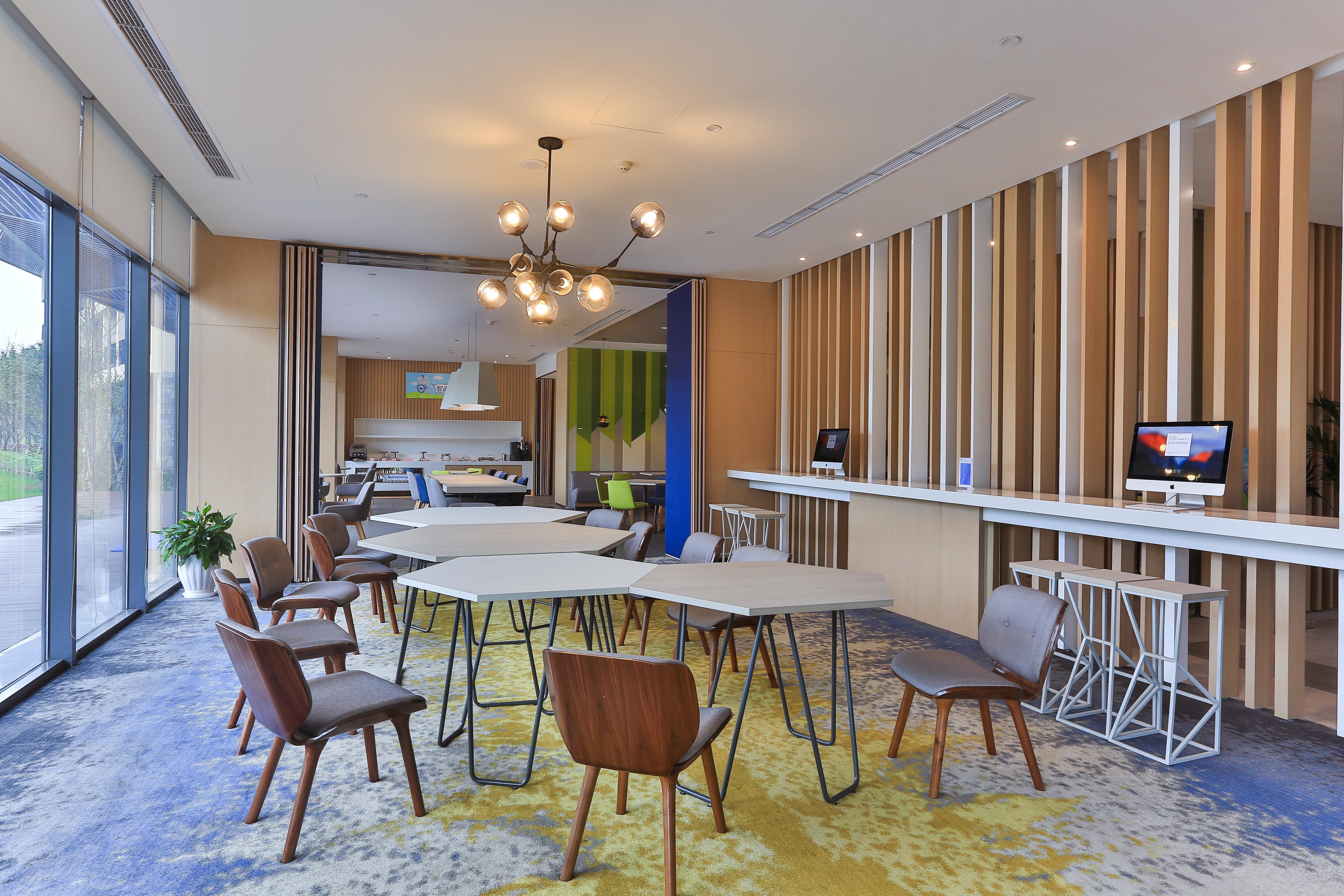Holiday Inn Express Emei Mountain By Ihg Emeishan Zewnętrze zdjęcie
