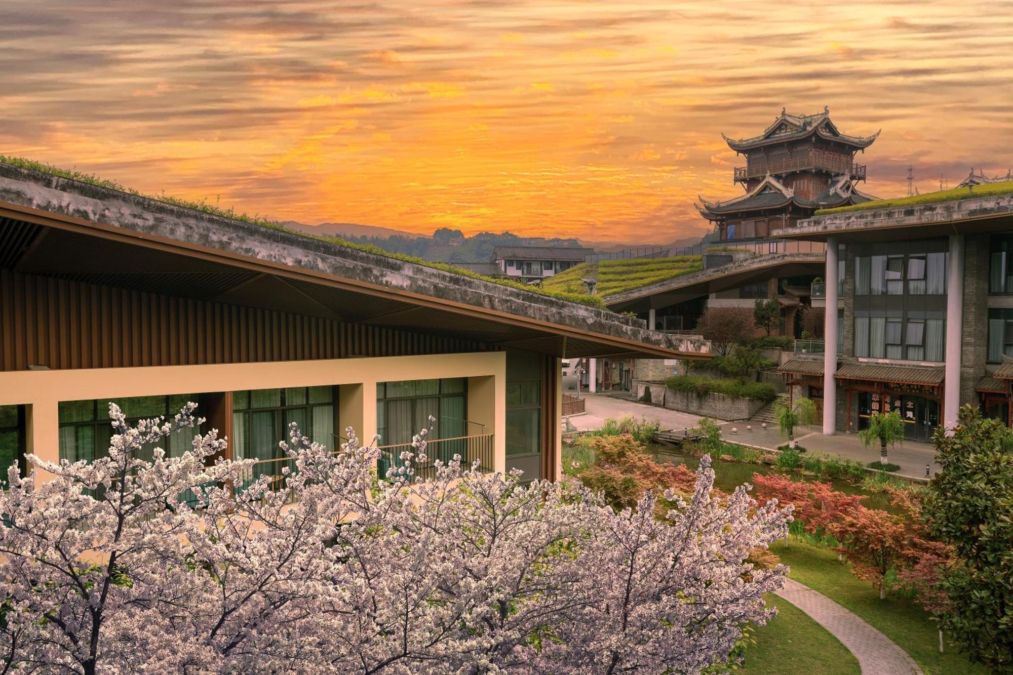 Holiday Inn Express Emei Mountain By Ihg Emeishan Zewnętrze zdjęcie
