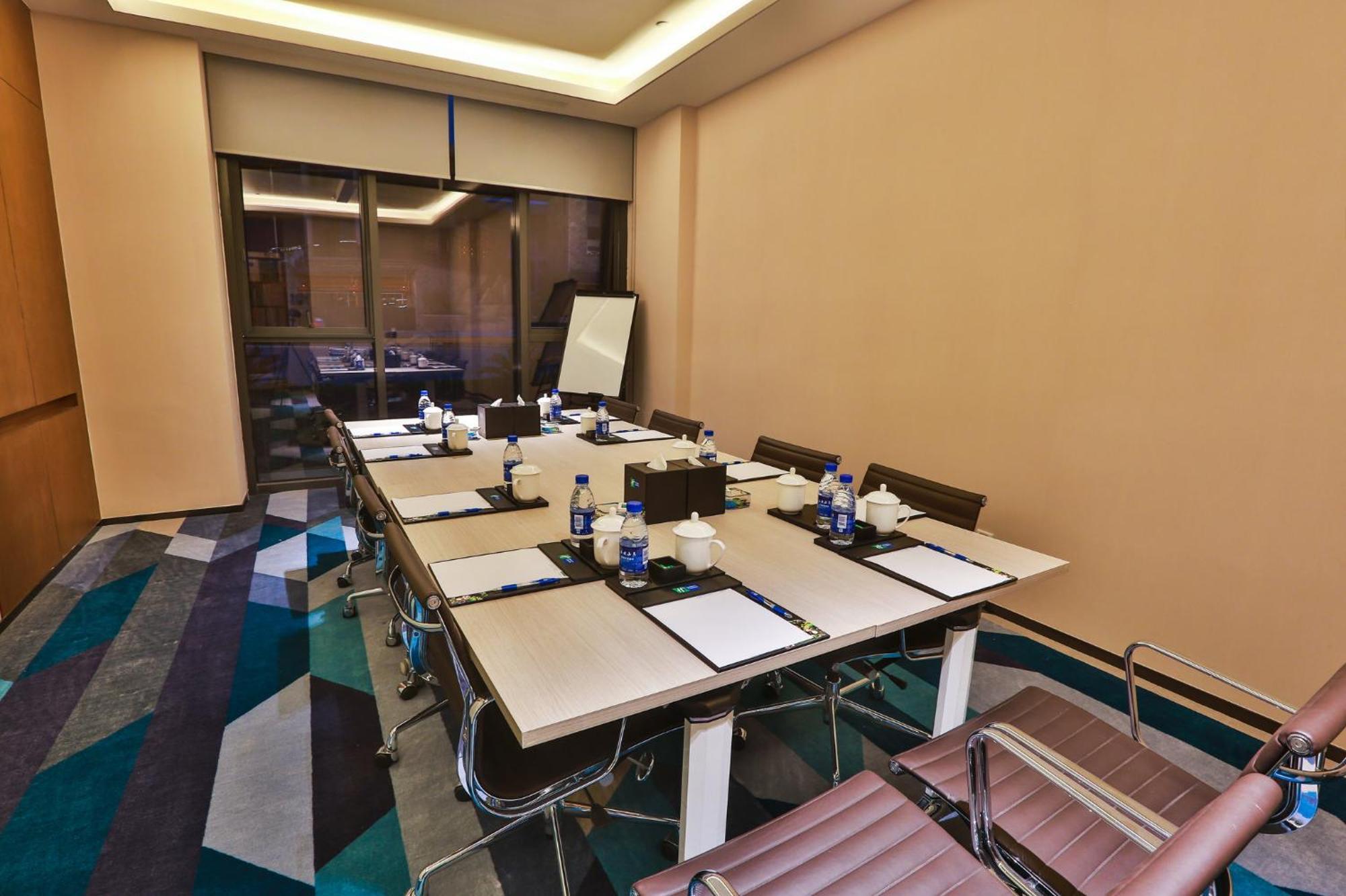 Holiday Inn Express Emei Mountain By Ihg Emeishan Zewnętrze zdjęcie